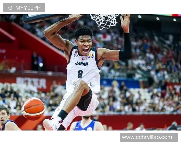 南京篮球队在世界杯预选赛中以75分稳居积分榜首位，展现强劲实力