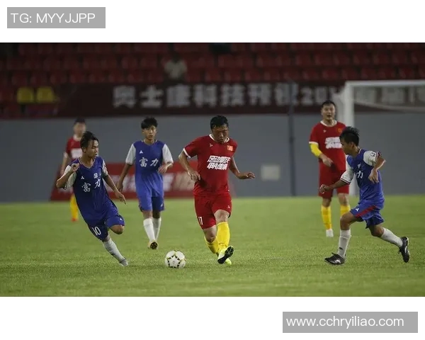 广东足球明星的魅力与风采揭秘：谁是最帅的球场英雄